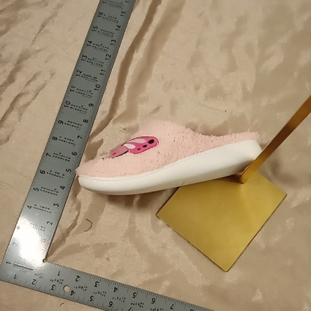 Pink Slipper with Butterfly Design - Picture 4 of 11